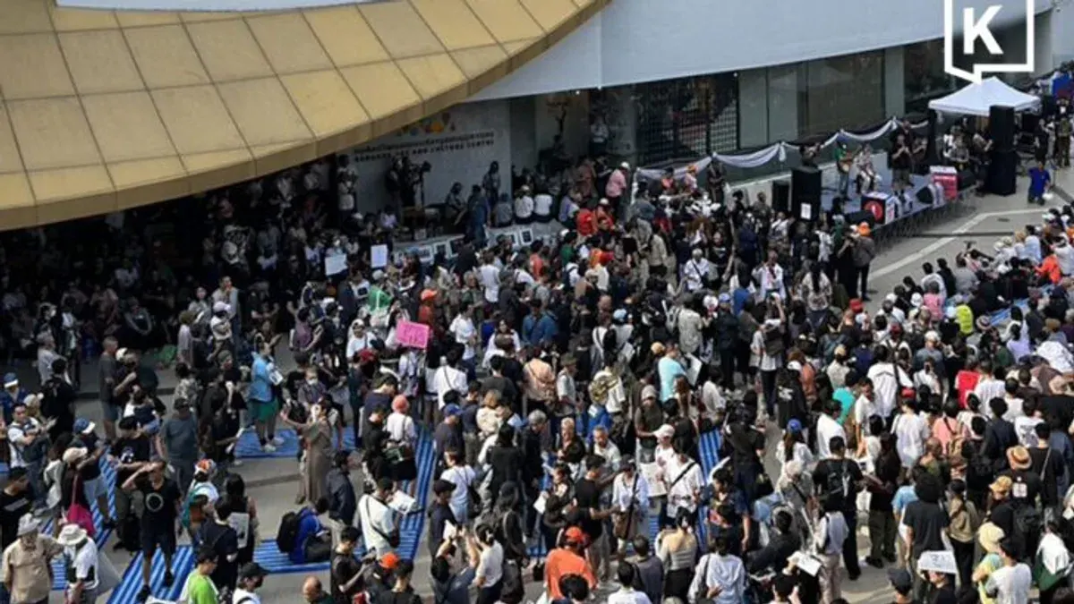 Thousands Rally in Bangkok Demanding Prosecution in Senate Collusion Case
