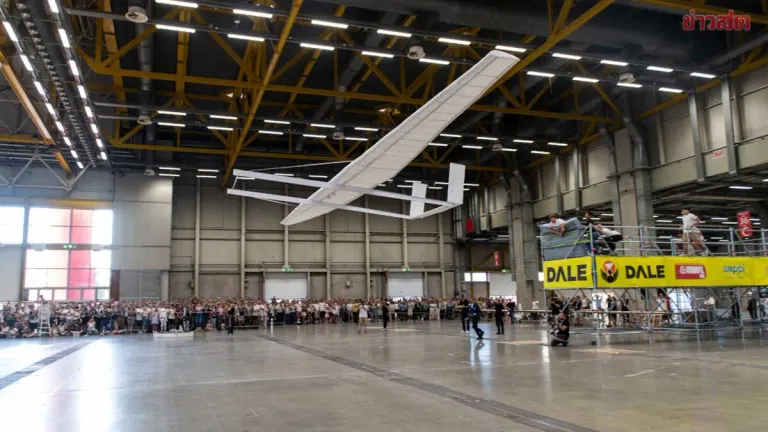 Italian Students Build World's Largest Paper Airplane