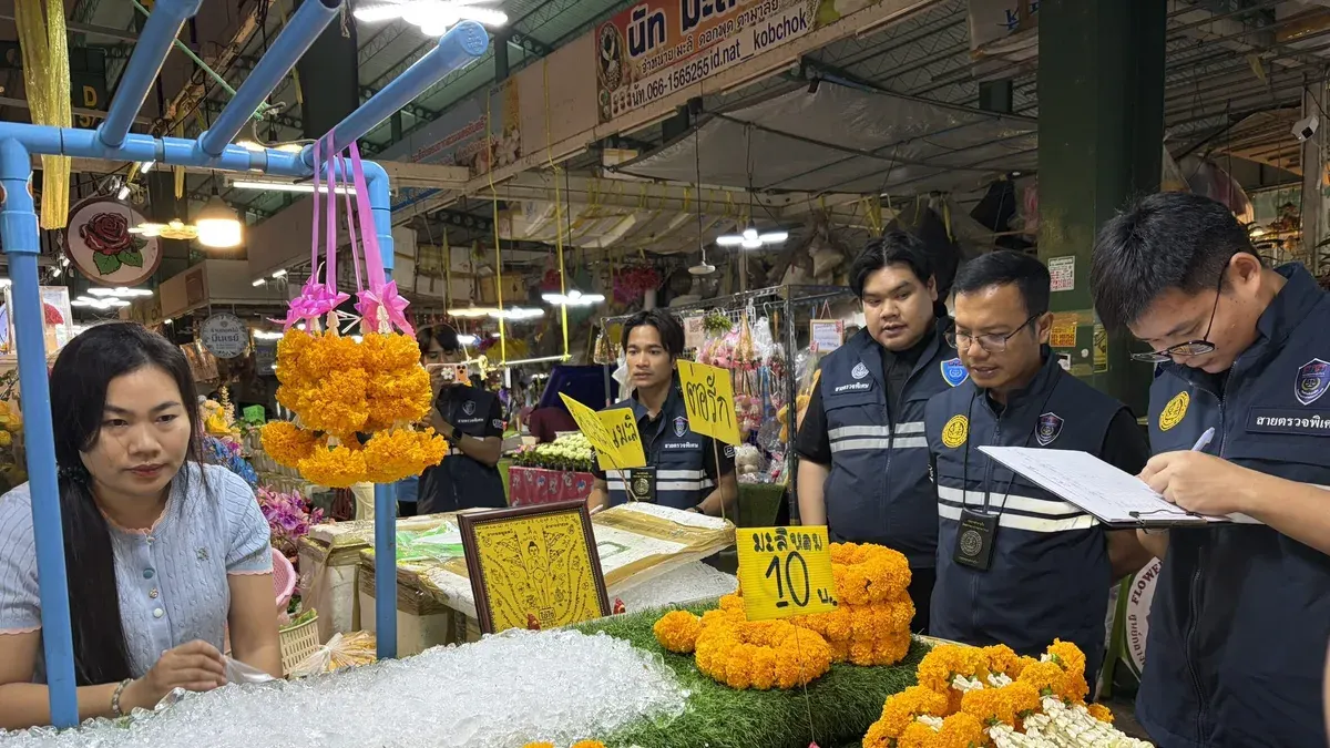 Jasmine Flower Prices Spike to 1,000 Baht Per Liter Before Mother's Day