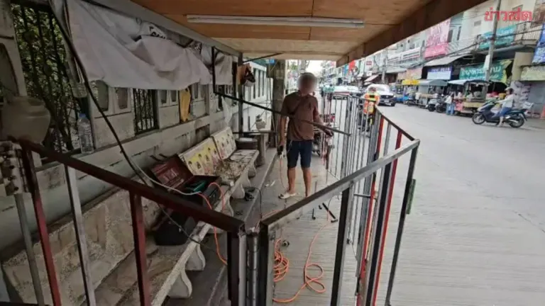 Vendor Complaint: Motorcycle Parking Encroaches on Road with Iron Fence