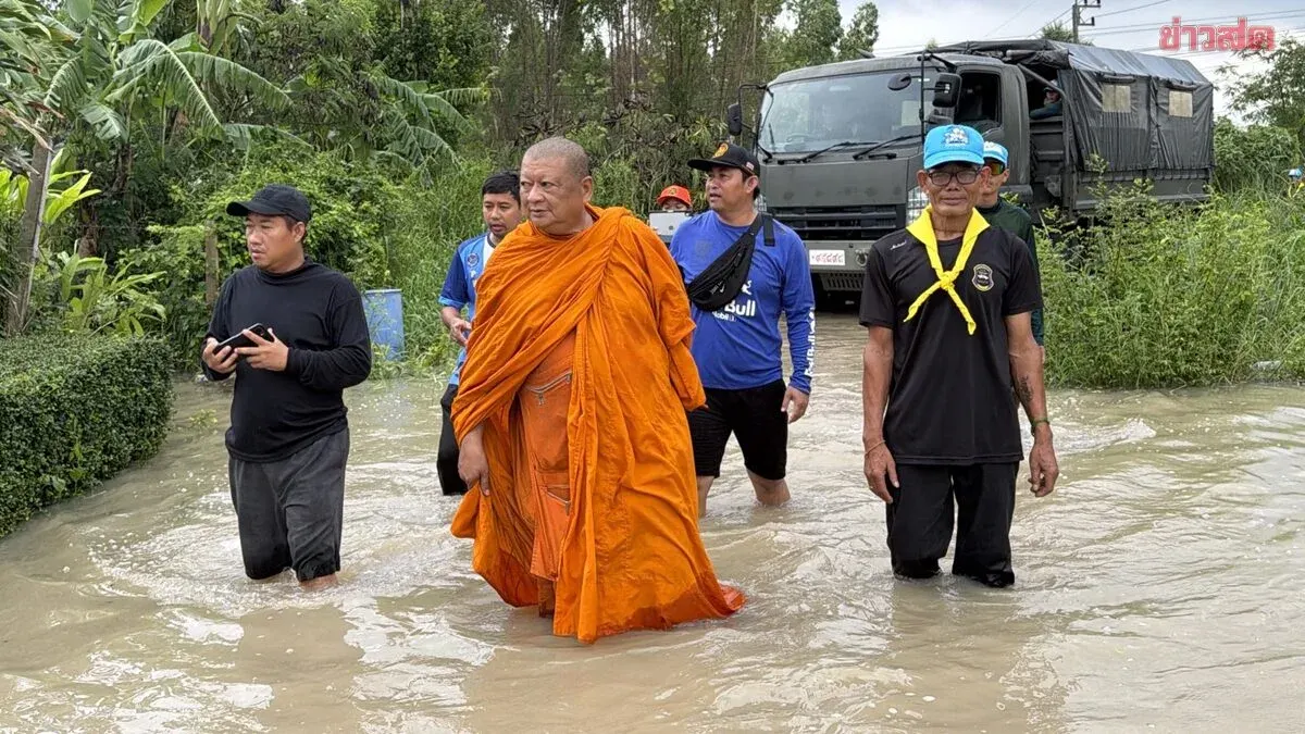 Abbott Opens Kitchen to Feed Flood Victims in Chonburi