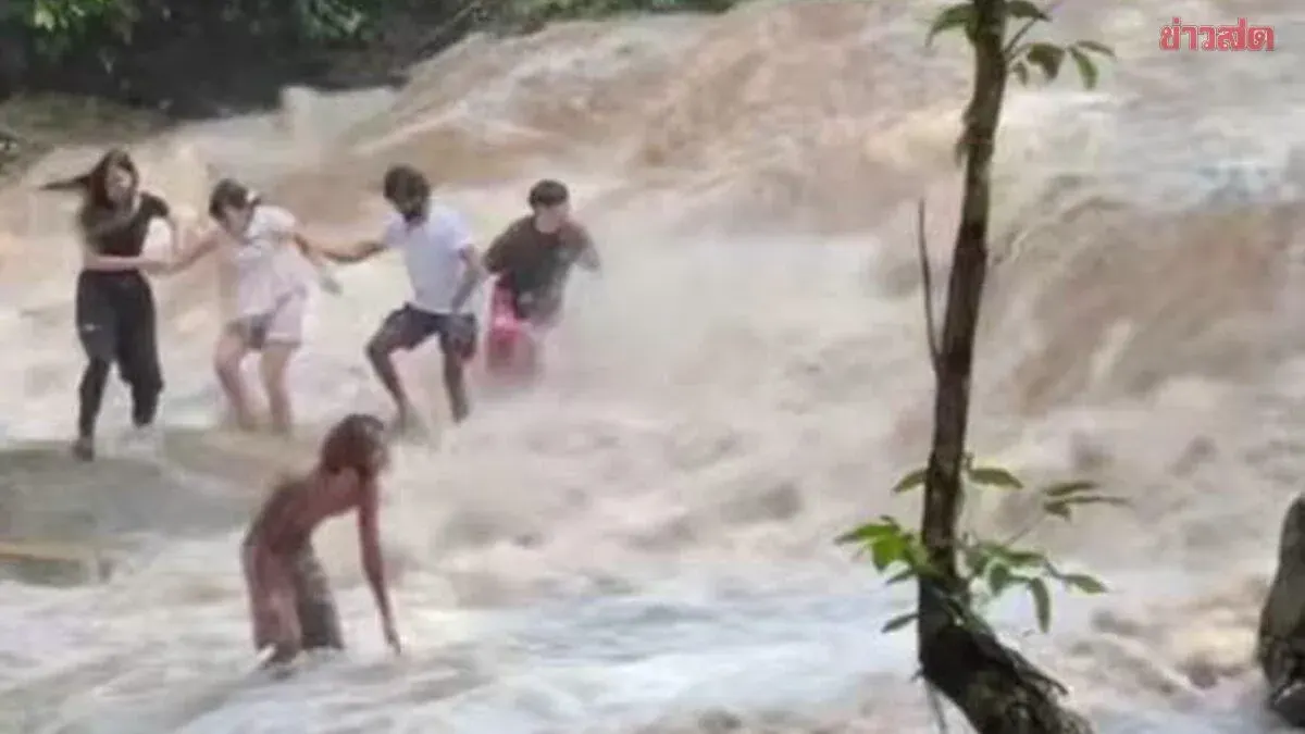 Flash Flood Sweeps Tourist at Mae Sa Waterfall; Rescued in Time