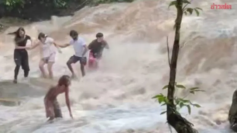 Flash Flood Sweeps Tourist at Mae Sa Waterfall; Rescued in Time