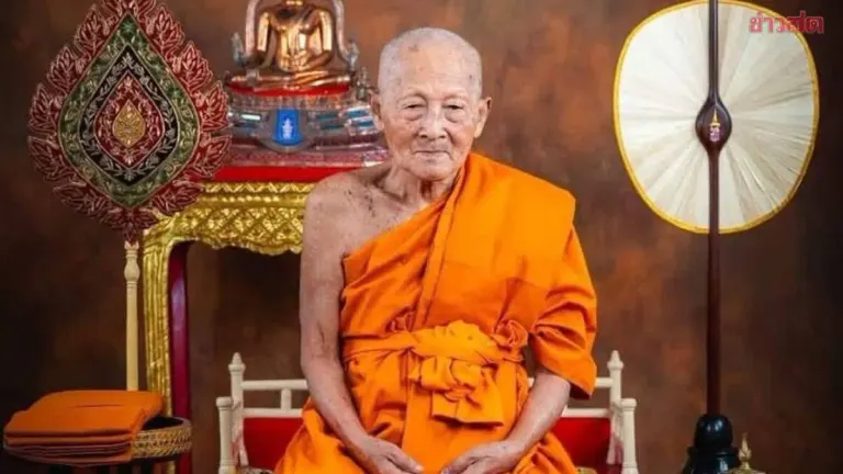 Revered Monk Luang Pu Chuam, 'Deity of Chao Phraya Source', Dies at 97