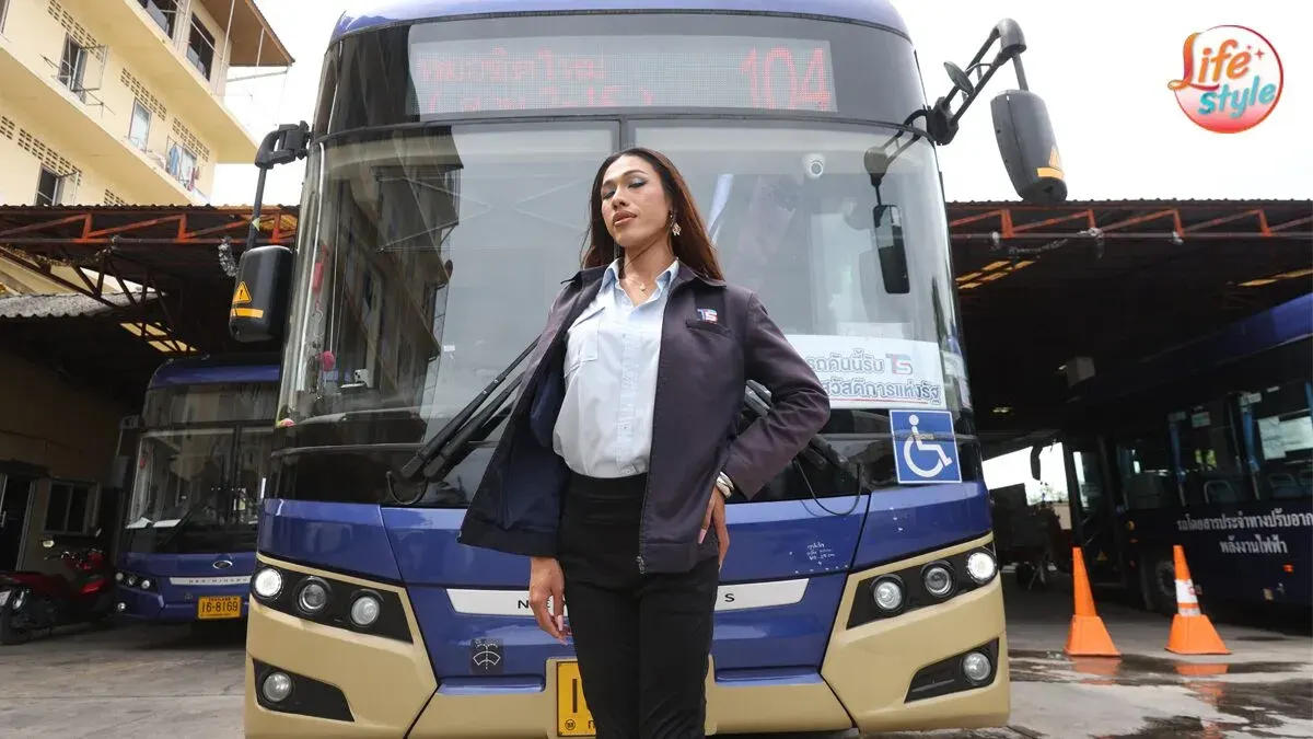 Bus Driver's Beauty Stuns Bangkok Commuters Online
