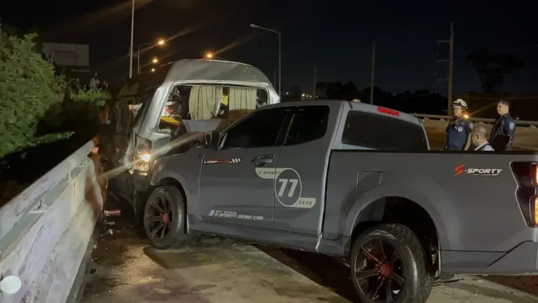 Modified Pickup Truck Crashes Into Van on Pattaya Overpass