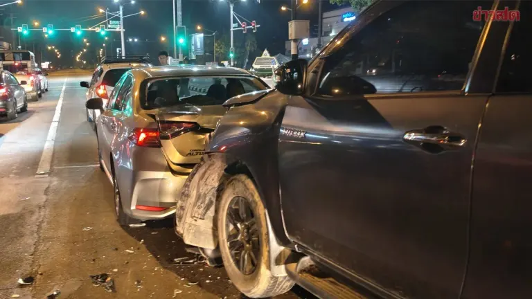 Drunk Driver Crashes into Two Vehicles at Red Light, Breath Alcohol Test Shows 272 mg%