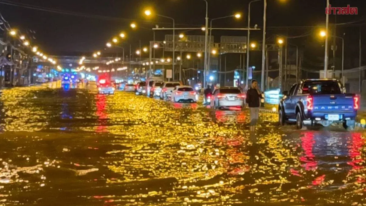 Heavy Rain Floods Satahip Roads for Two Hours