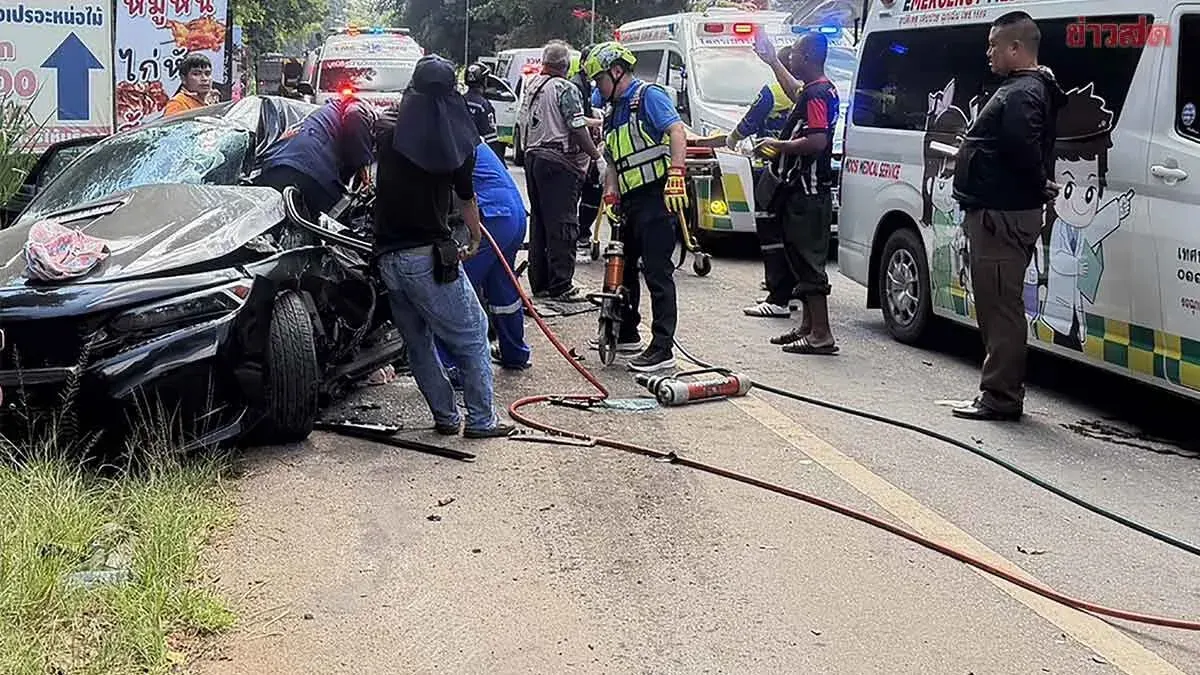 Truck Hits Car and Pickup on Thanarat Road, One Killed