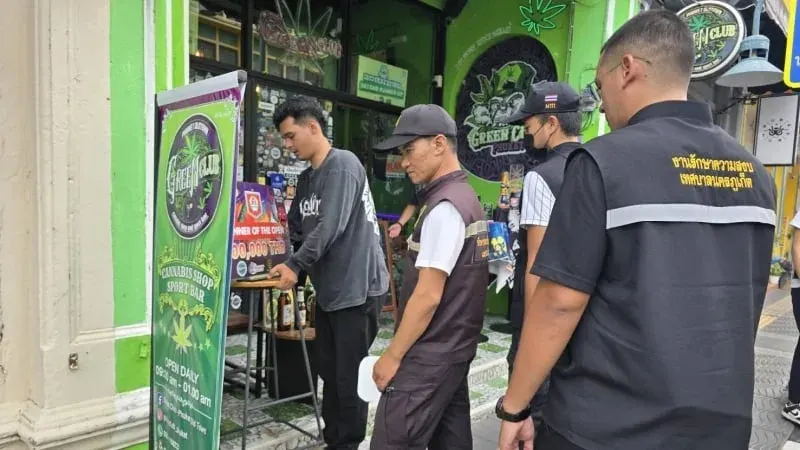 Phuket Town moves to reclaim footpaths