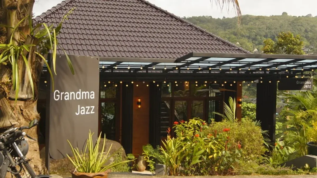 Hillside Cafe Brings Jazz to Kamala Beach Community