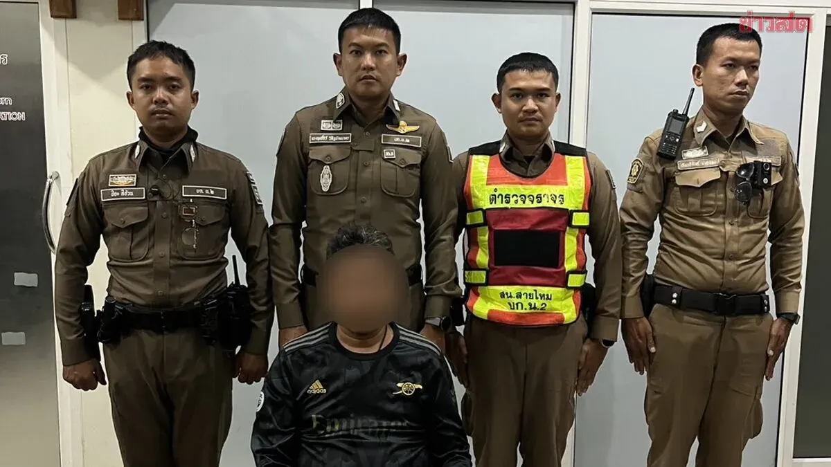Sai Yai Traffic Police Arrest Three Men Operating Illegal Minibus, Suspects Admit to Drug Use Before Driving