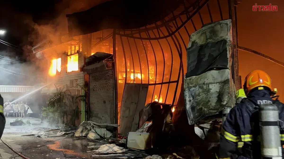Battery Repair Warehouse Fire Kills 4 Homes, 5 Cars in Samut Prakan