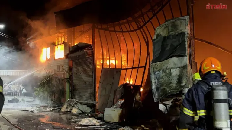 Battery Repair Warehouse Fire Kills 4 Homes, 5 Cars in Samut Prakan