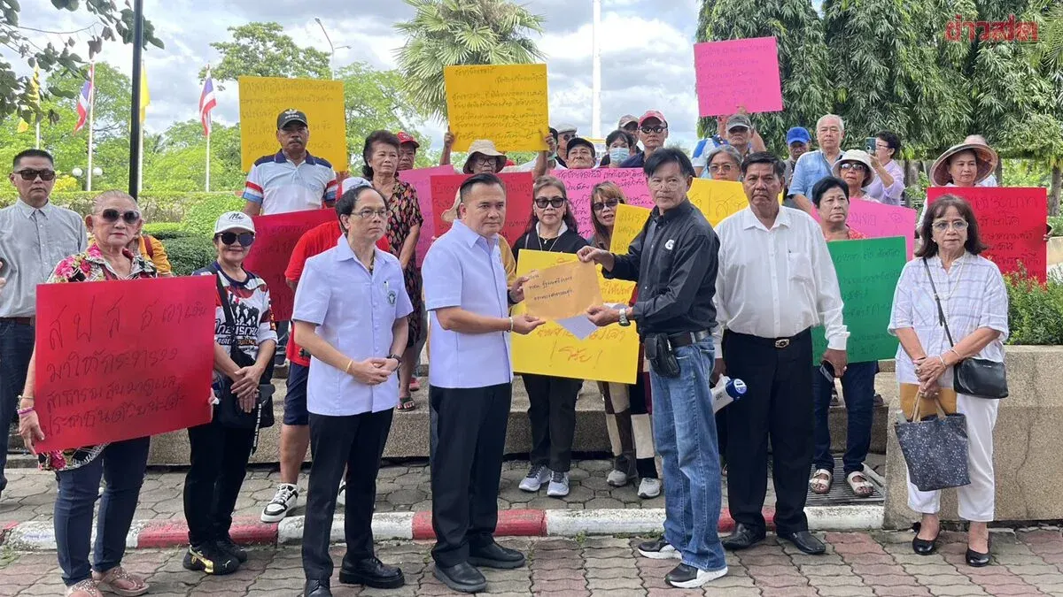 Protesters Demand Protection of 30-Baht Universal Healthcare Card