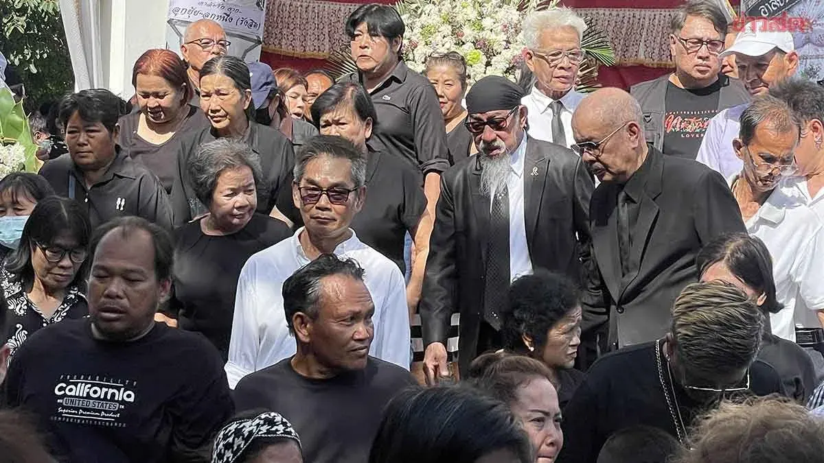 Wat Uthong Crowded as Comedy Community Bids Final Farewell to Sak Doksamao
