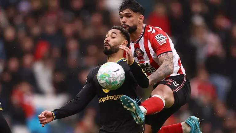 Manchester United Fails to Secure Third Place After Draw with Sunderland