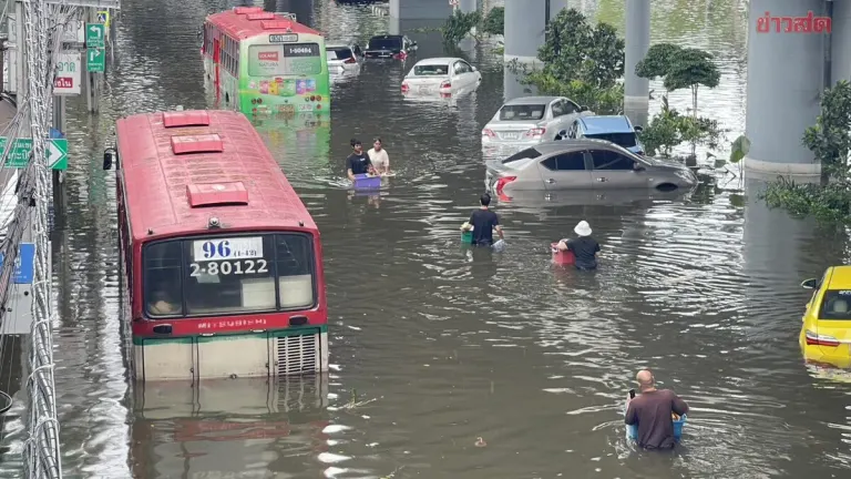 Bangkok Opens Flood Relief Process Across All 50 Districts