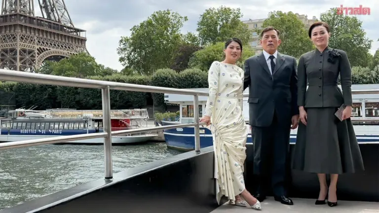 Thai King, Queen, Princess Cruise Seine River in Paris