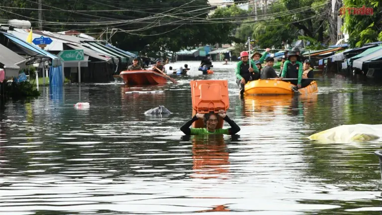 Thailand Floods Hit 23 Provinces, Kill 19, Shut 22 Hospitals