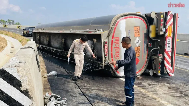 Oil Tanker Headed to Laos Overturns in Nan Province, Spilling 5,000 Liters Across Highway