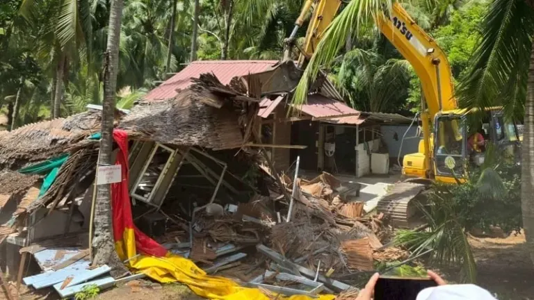 Officials Begin Demolishing Illegal Nui Beach Structures