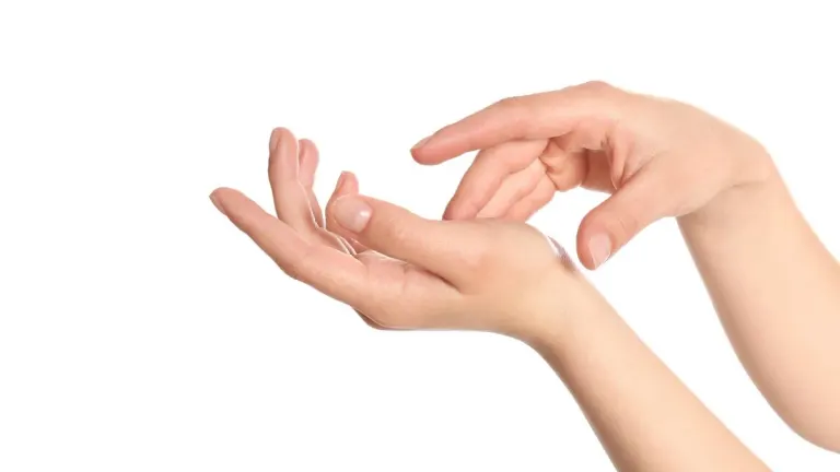 What Makes a "Wealthy Hand" According to Feng Shui? Plus Hand Care Tips to "Open Your Destiny Line"