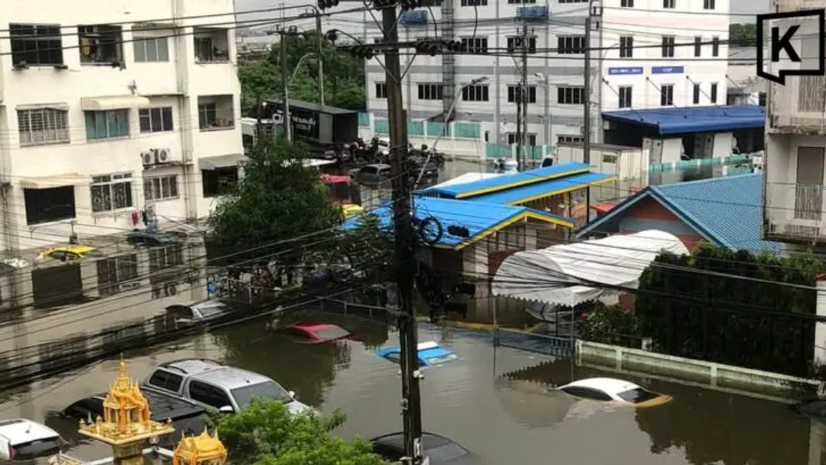 Bangkok Housing Estate Cut Off by Flooding, Residents Plead for Aid