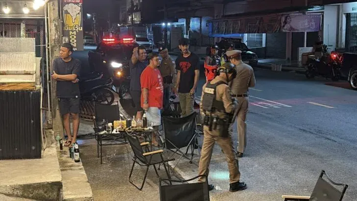 Armed youths shoot at local reporter and diners in Phatthalung