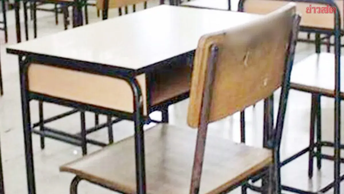 Teacher Punishes 5-Year-Old by Making Him Stand Outside Classroom