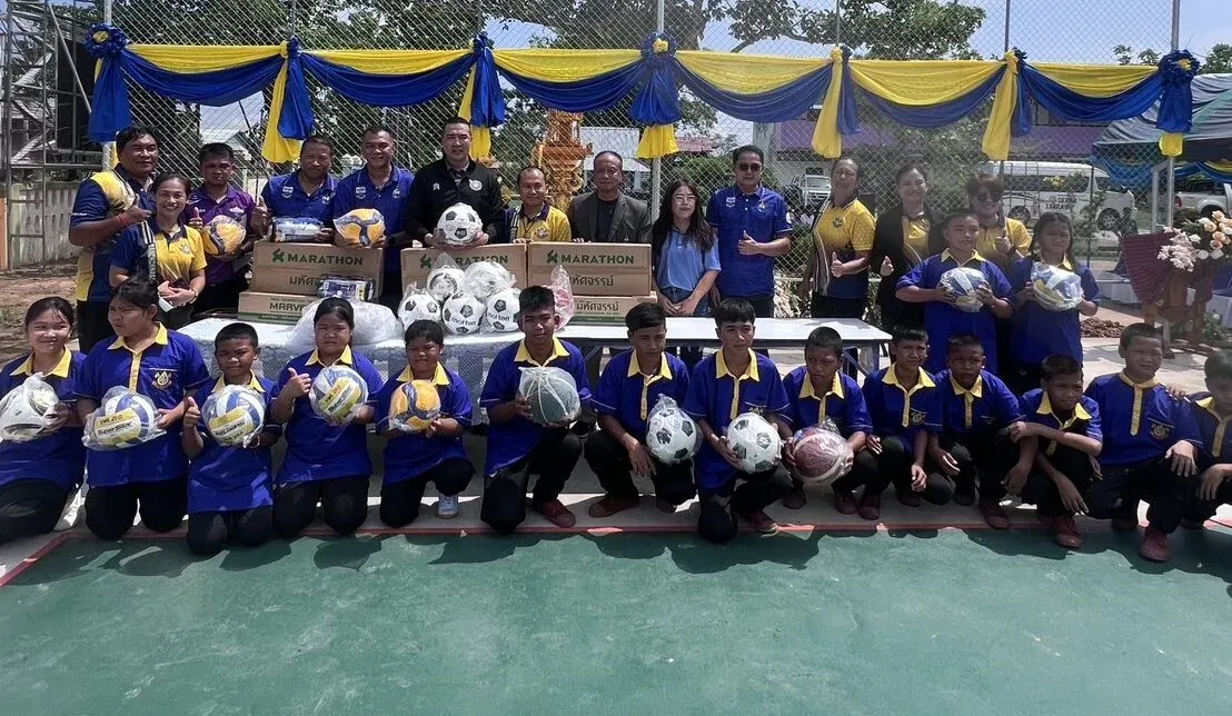 'Rong Jo' Teams Up With Former National Takraw Athletes to Fundraise for Sports Court at Ban Chok Nasa Sam School