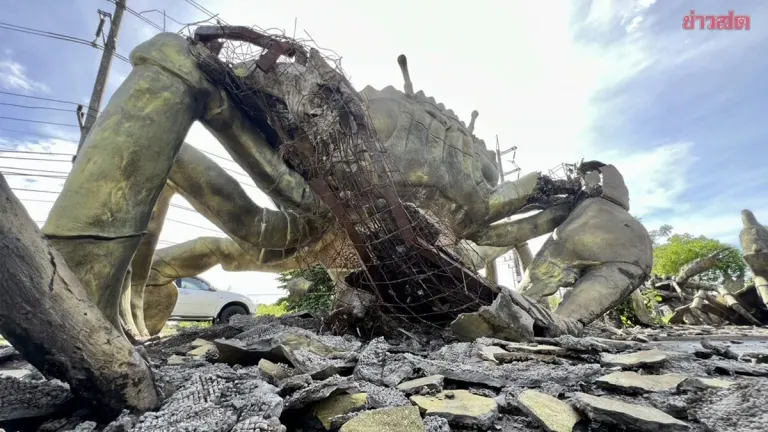 Crab Sculpture Costing 1.38 Million Baht Per Unit Collapses as Residents Criticize Abandoned 120 Million Baht Tourism Project