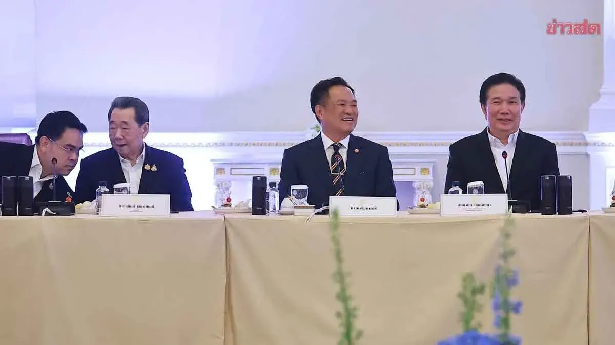 PM Promotes Business Dialogue to Remove Restrictions and Boost Economic Growth