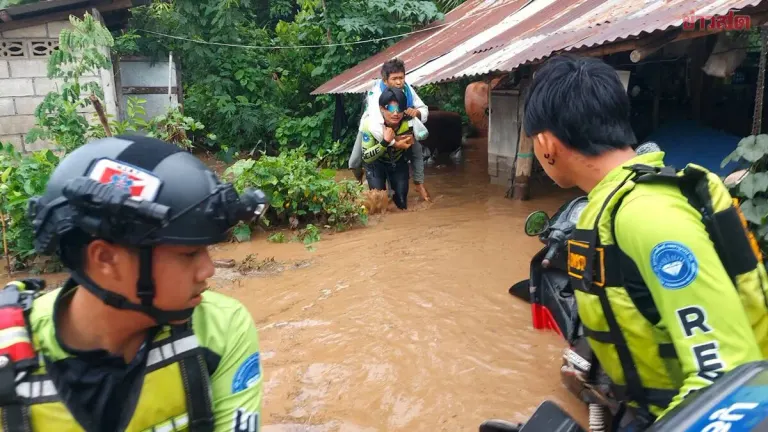 Flash flooding strikes Phetchabun for third time as heavy rains continue; conditions expected to normalize if rainfall ceases tonight