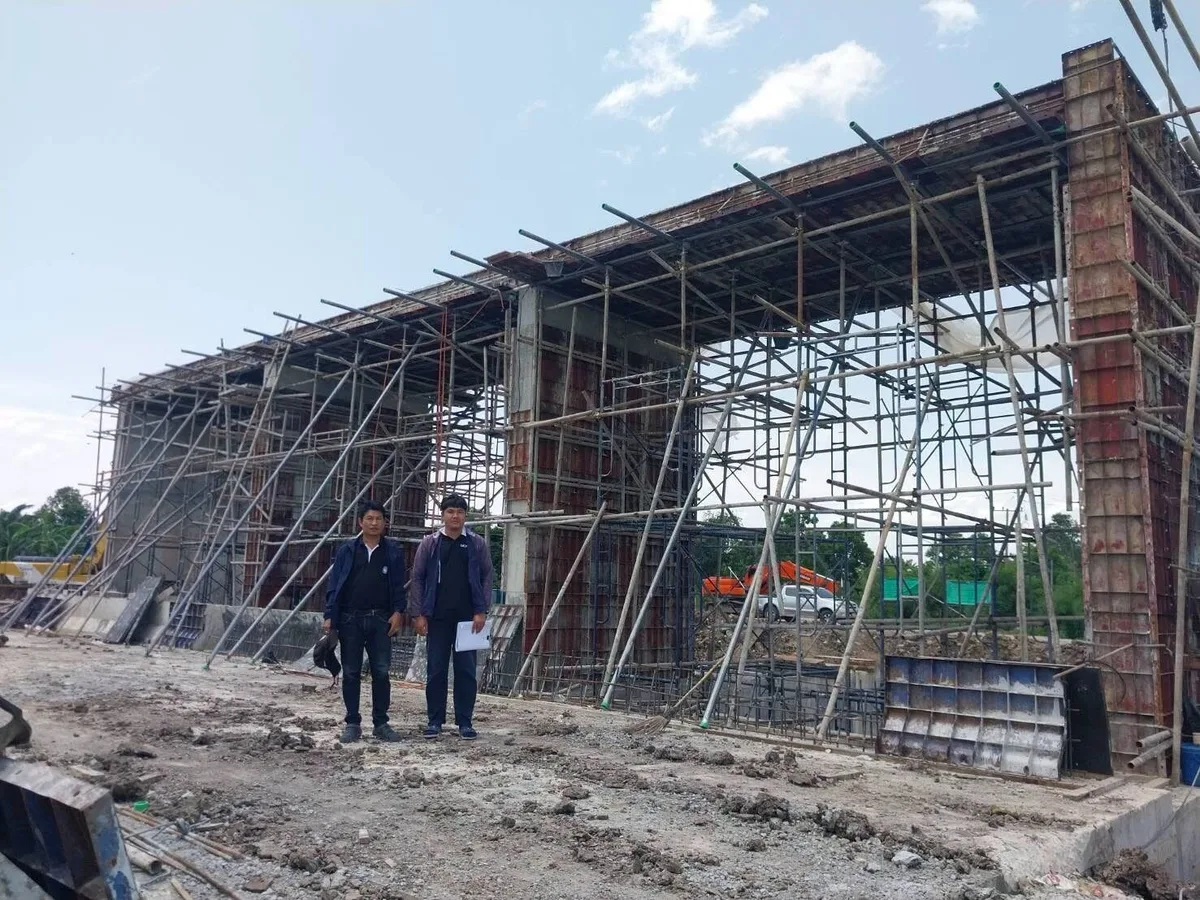 Irrigation Department Monitors Nam Khem Canal Gate Construction in Chonburi