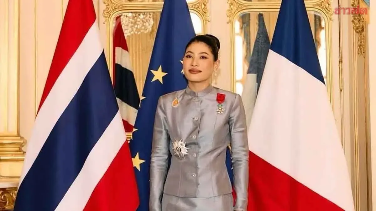 Princess Sirivannavari Receives French Legion of Honor; Yingluck Posts Royal Blessings