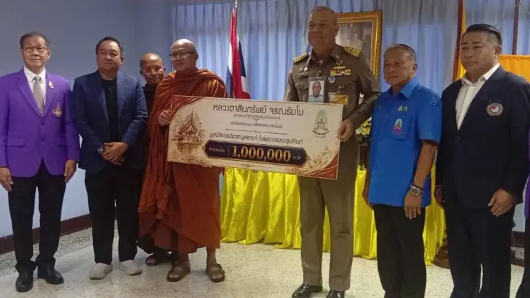 Luang Ta Sinkhit Donates 1 Million Baht for Public Benefit, Pledges Full Support Across All Areas