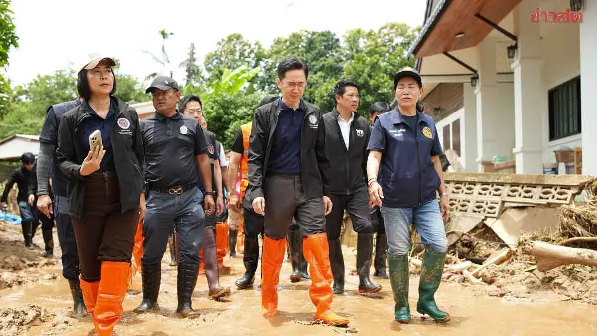 Deputy PM Visits Nan Flood Zone, Distributes Aid on Day Three
