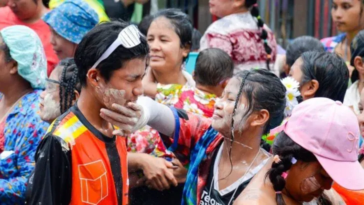 Songkran celebrations continue in Phra Pradaeng with Mon cultural festival drawing large crowds