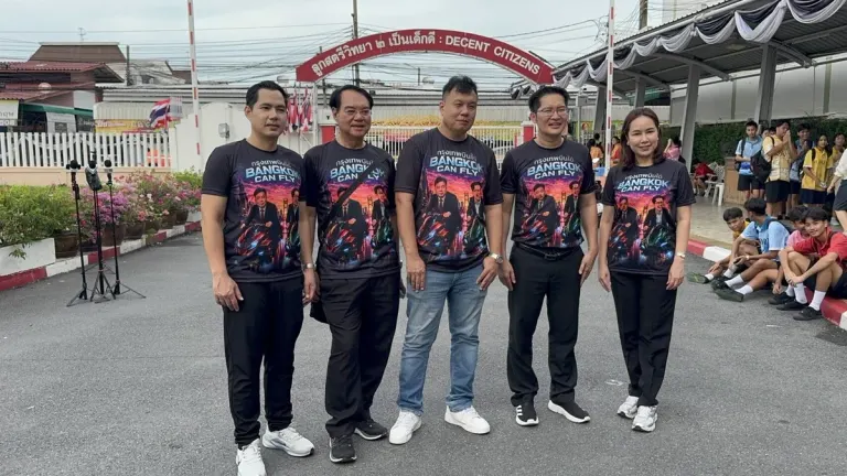 Mongkol Kitti Storms Satriwitthaya 2 School as Students Cheer and Shout '007'