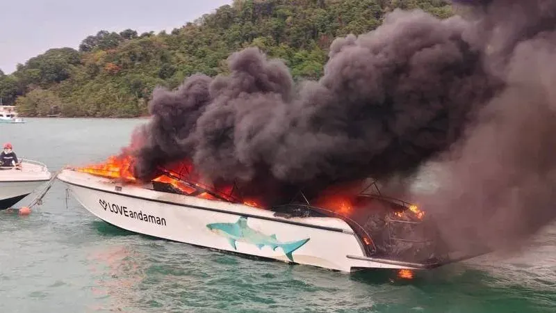 Speedboat gutted in Ao Makham fire