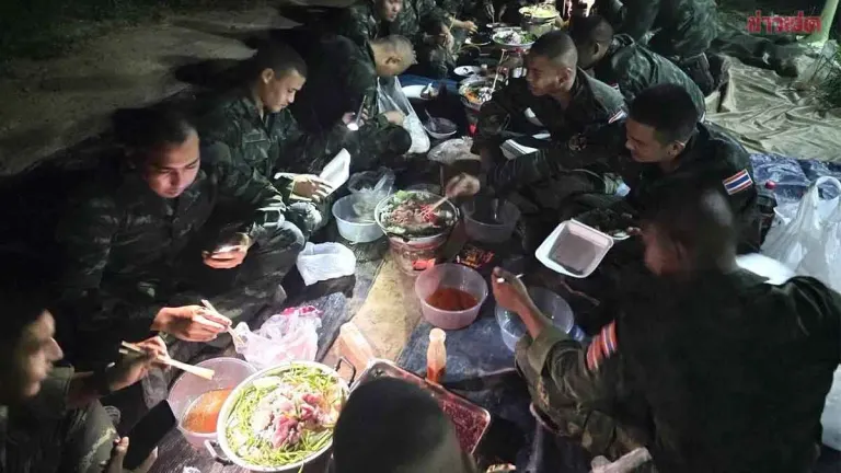 Thai Air Force Command Boosts Morale at Border with Meal