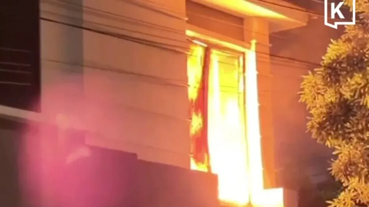 Couple Dies in Nonthaburi House Fire, Petrol Found Inside