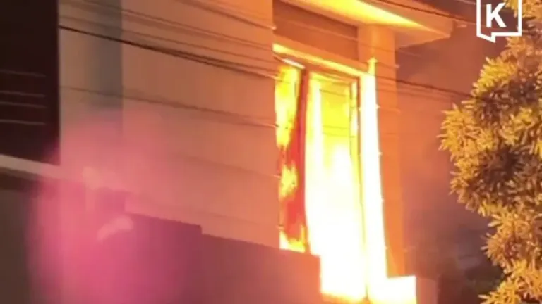 Couple Dies in Nonthaburi House Fire, Petrol Found Inside