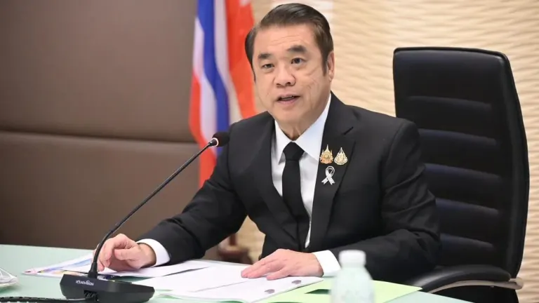 Minister Suriya Orders Swift Disposal of 2,000 Flooded Pig Carcasses
