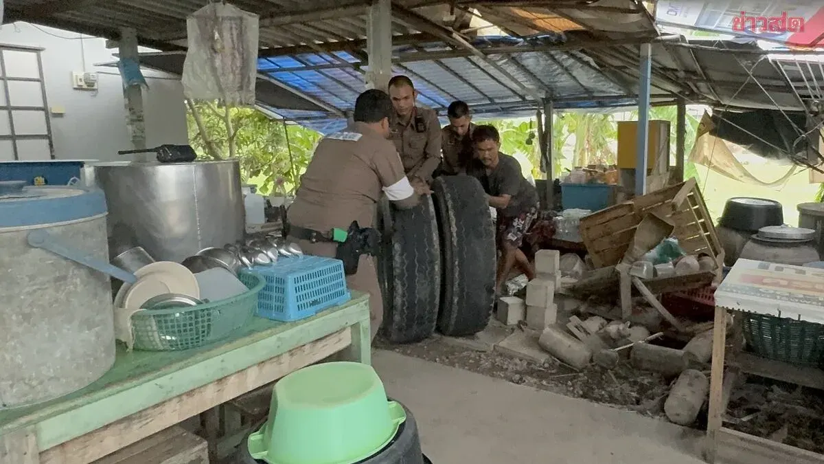 Truck Wheel Crashes Into Noodle Shop In Nonthaburi