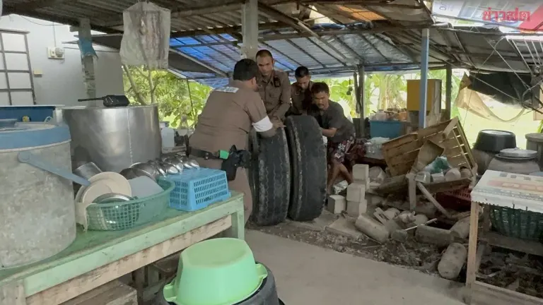 Truck Wheel Crashes Into Noodle Shop In Nonthaburi