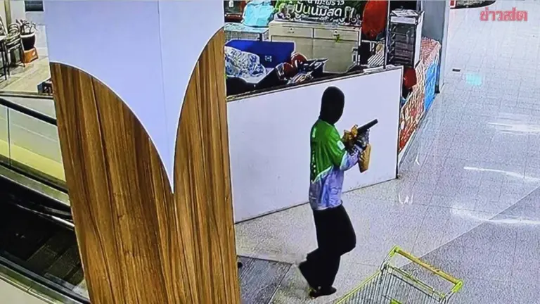 Shopping Mall Robbery: Motorcycle-Clad Gunman Holds Up Gold Shop, Flees with 1.6 Million Baht in Samut Sakhon