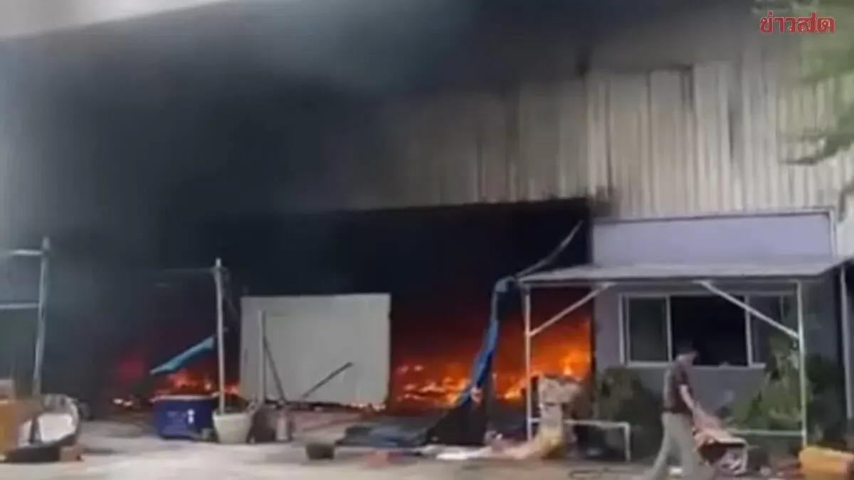 Factory Warehouse Erupts in Massive Fire in Bang Len