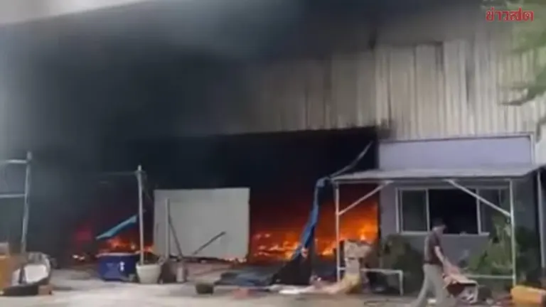 Factory Warehouse Erupts in Massive Fire in Bang Len
